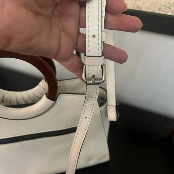 Patricia Nash White Floral Embroidered Handbag - Picture 11 of 12